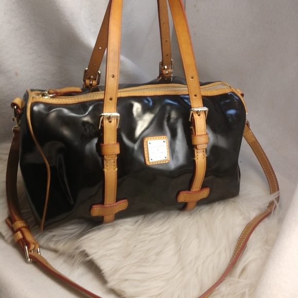 Dooney & Bourke Handbags - Authentic black Dooney & Bourke purse handbag